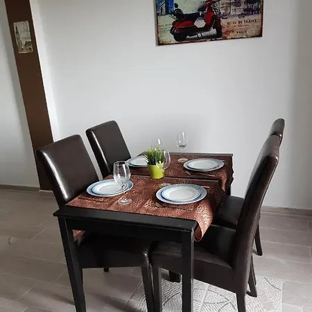 La Naval 209, 5ºa - Londres - Apartment